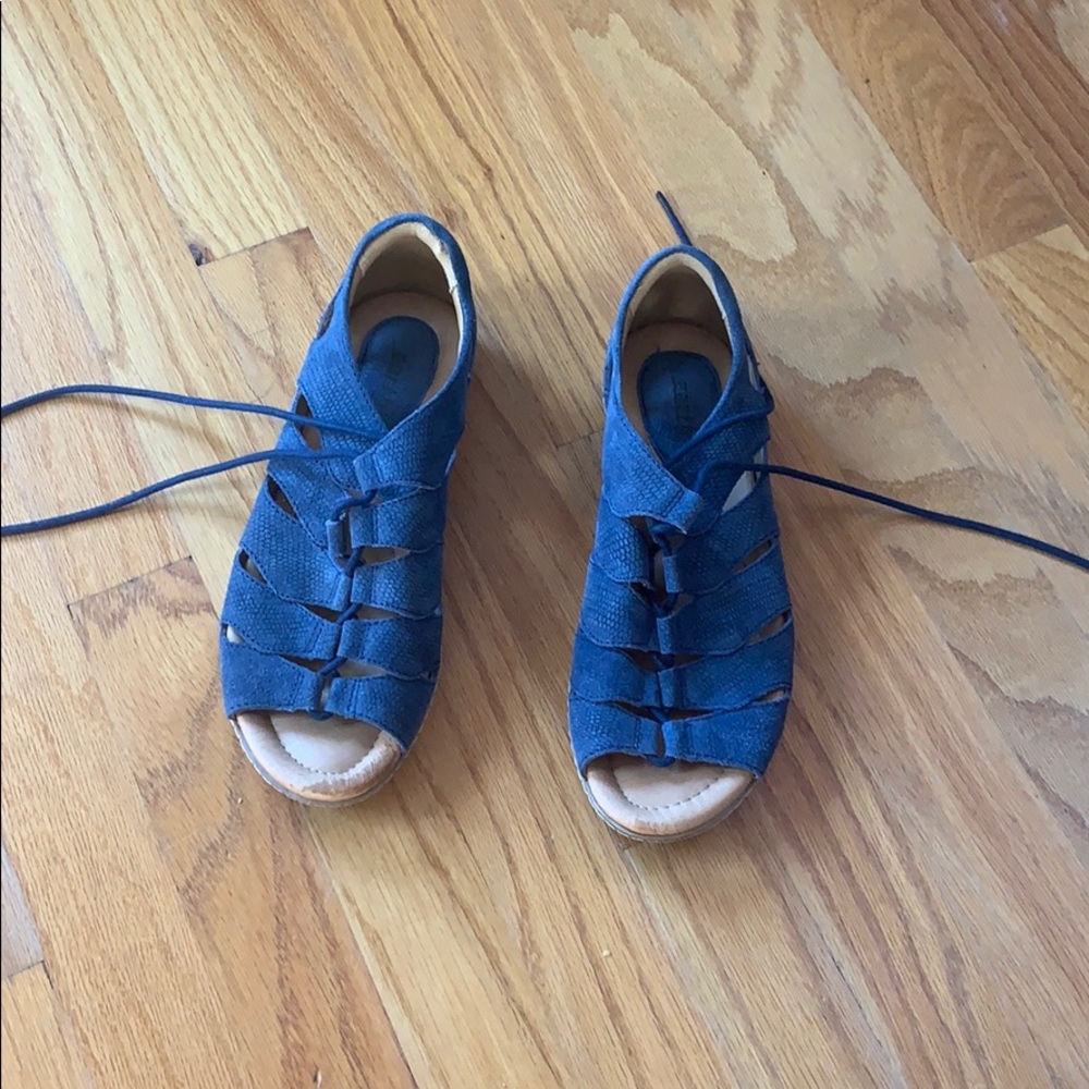 Earth Plover Sapphire Leather Lace Up Sandals 8B